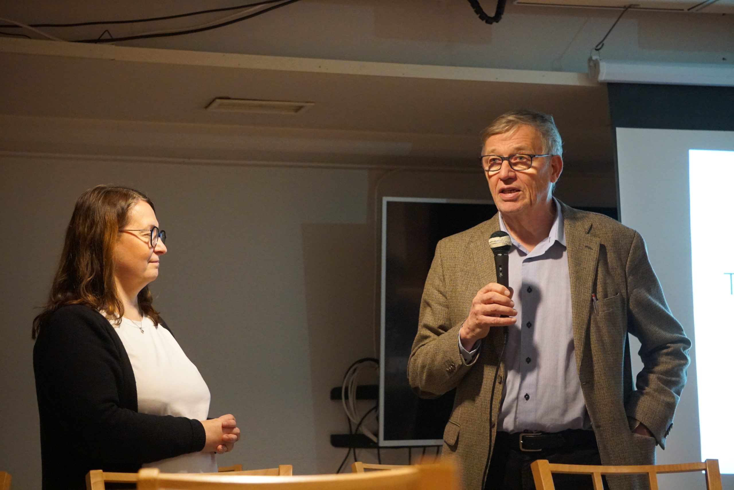 Hannu Penttilä kertoi marraskuun jäsentapaamisessamme kokemuksiaan ”Maasta ja metropolista”